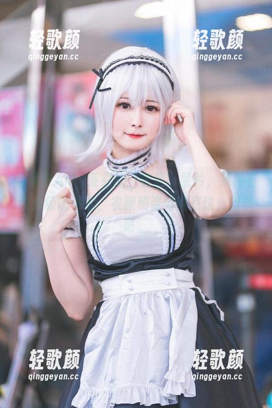 合集中Arty亚缇的“套装”照片，某种石破天惊的平常，衣服和姿势就是这么回事吧。