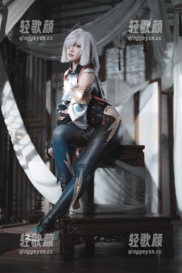 Cien恩恩LATEX：一边观看原图，一边悄悄想，“这得花多少胶水和想象力啊！”