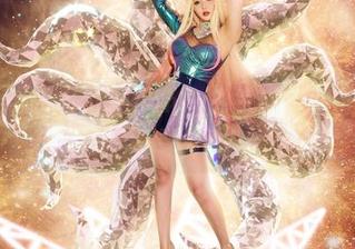 在线找灵感，Hana Bunny的礼服作品比电脑程序码还要流畅。