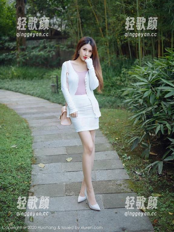 HuaYang花漾 - 私拍图集上线，思淇Sukiiii的美腿你敢不敢收藏？