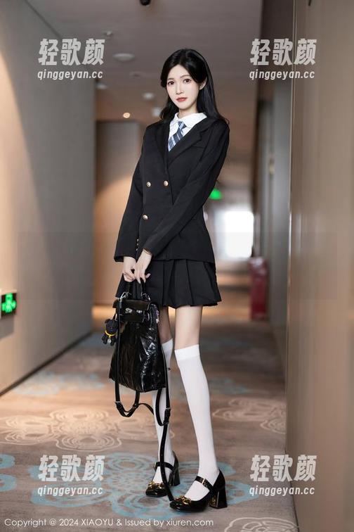 XIAOYU语画界 - 原图中皮衣和李丽莎的配合，居然有点意外的默契。