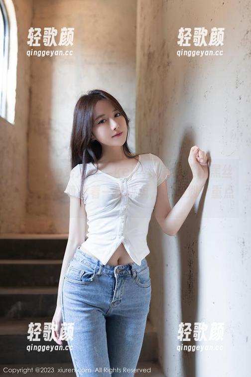 Xiuren秀人网 - kelly凯莉的定制黑丝写真，隐隐透着一丝挑逗，想要划个重点。