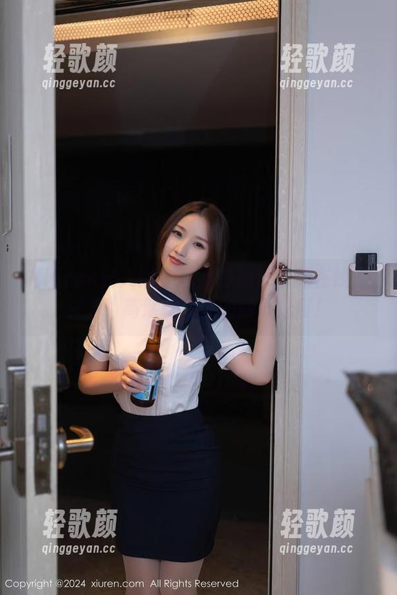 Xiuren秀人网 - 李丽莎的泳装秀在线上线下，高清秒杀你的翻页速度！