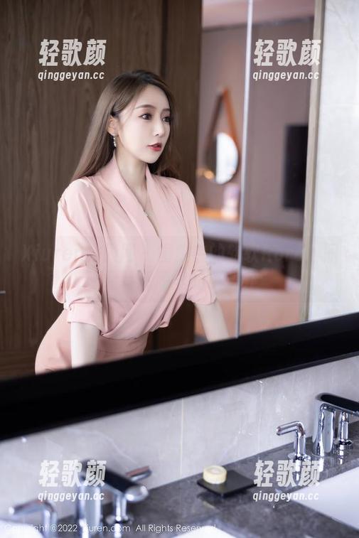 Xiuren秀人网 - 图集中的软软Roro：职业装资源里的小意外