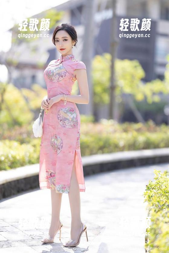 Xiuren秀人网 - 麻吉小兔子白裙合集：这白裙，轻轻松松带我回到当初那烂漫的岁月。
