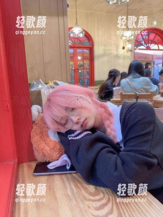 不走寻常路的Wendy，魔法猫猫少女，怪异的美图，快来瞧瞧这可爱罢了？