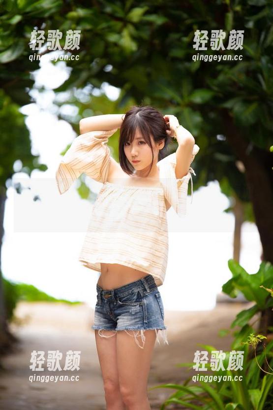 けん研，你的泳装cos比去年夏天的海滩还更让我心痒，图包里些啥呢？