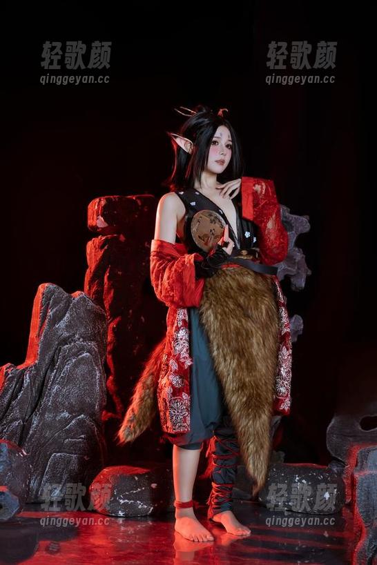 七月喵子最新写真，校服也能这么有意思嘛？