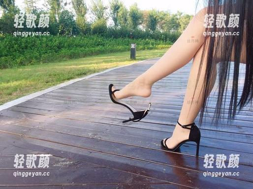 微密圈 - 终于等到了新图！丝月神的肉丝皮裙跟高跟鞋，这组合太妙了...