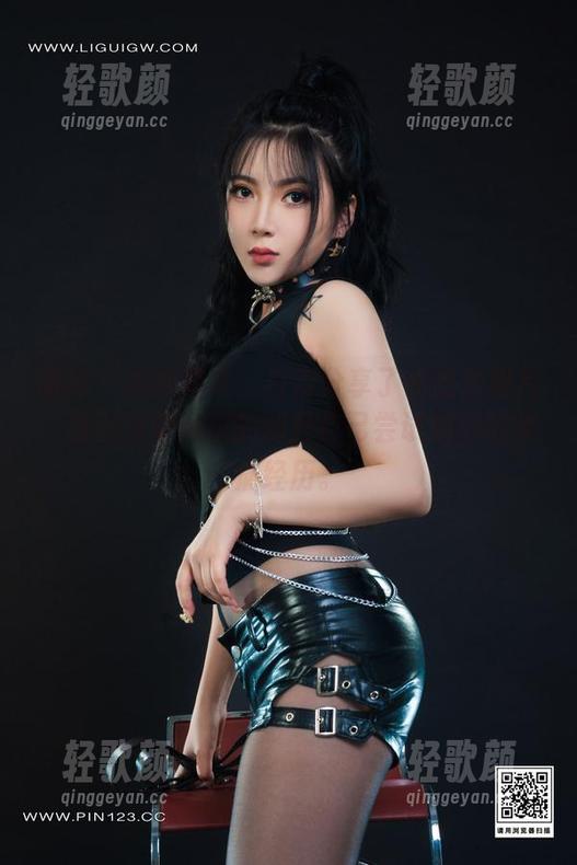 丽柜-白云 丽柜 - 婚纱图集:白云分享了如此多照片,我脑海中闪过的却是自己尝试婚纱的惨痛经历。