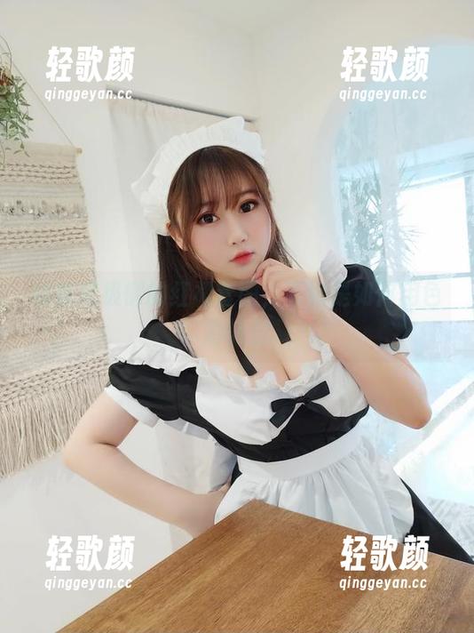 依依超级懒的红裙套图，看她是如何用色彩调皮