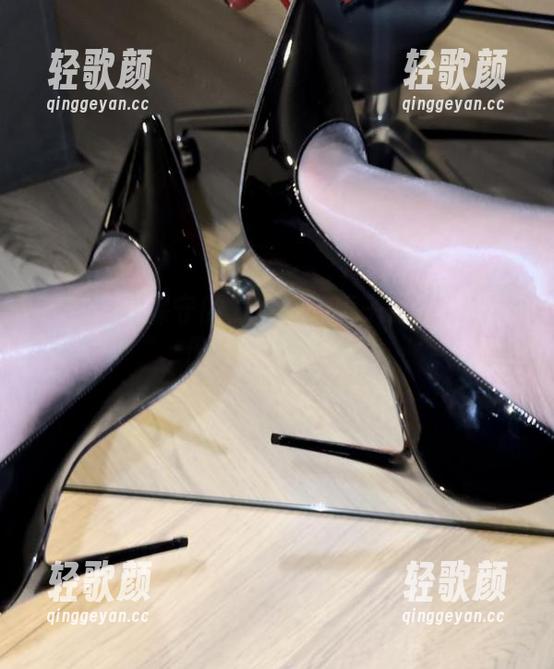 保守的二舅妈 微密圈 - 保守的二舅妈的镜子:反射出一份慵懒的写真墙
