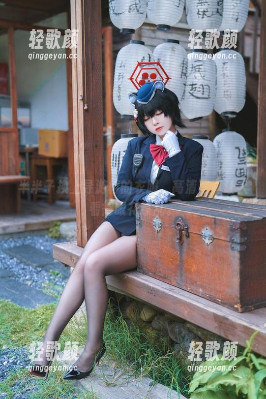 半半子换上导游椿的衣服，高清写真让人看得眼花缭乱。