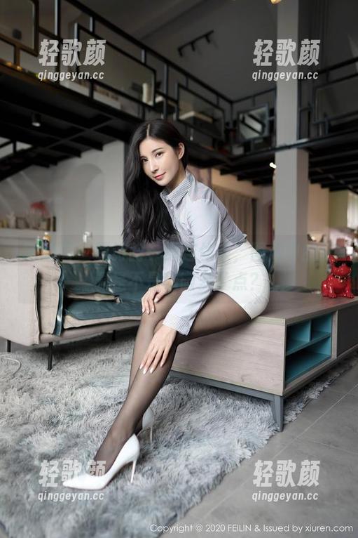 嗲囡囡-贾诗晗 嗲囡囡 - 贾诗晗一身连体衣,图库中的资源是不是稍微多了点?