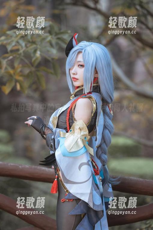 私拍写真中的宫本樱，德克萨斯同人礼服设计师实在是有想法
