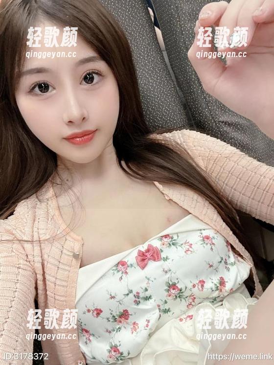 微密圈 - 小萌子的黑色性感作品，每一张都在挑战自我控制。