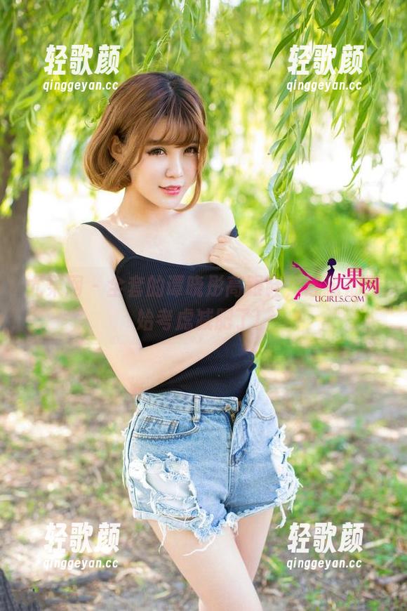 尤果网 - 全套的谭晓彤高跟鞋，连猫都开始考虑减肥了！