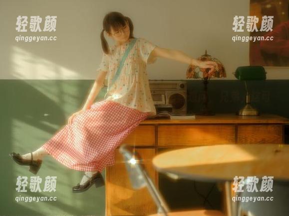 幼水铃衣的双人校服，看到这作品真想问，兄弟，这可不可以借我穿一天啊？