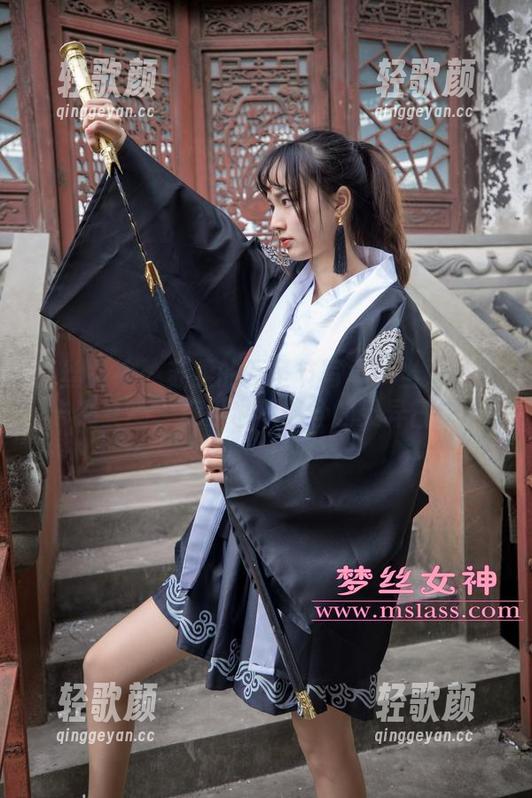 梦丝女神 - 苏柔的万圣节写真：当她变身卡通女巫，糖果也不够分的灵异日常。