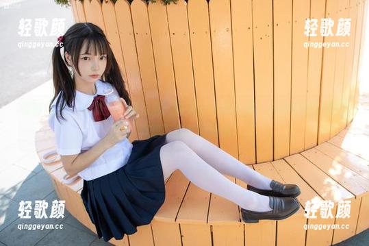 森萝财团 - 小樱的全服装展：每天穿不同礼服，穿得我眼花缭乱，真想下载整部剧情！