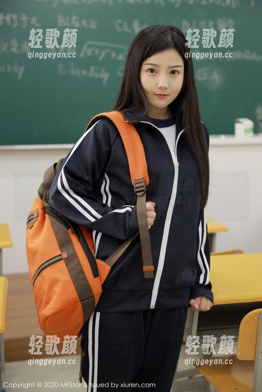 模范学院 - 高清电竞唐嫣：白色背后的神秘气息，是小心思在悄悄作祟？
