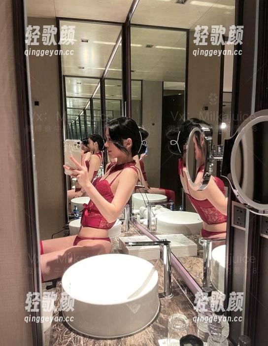 牛奶里的果汁 微密圈 - 分享牛奶里的果汁超大杀器,这红色套装恐怕能闪瞎你的眼!