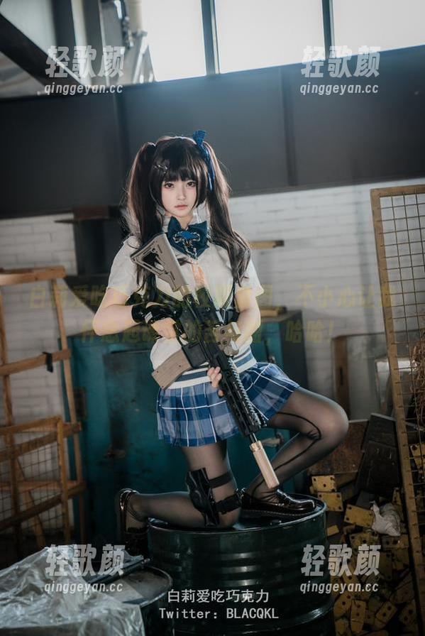 白莉爱吃巧克力的校服套图，不小心让我怀念起课堂的苦与甜，哈哈！