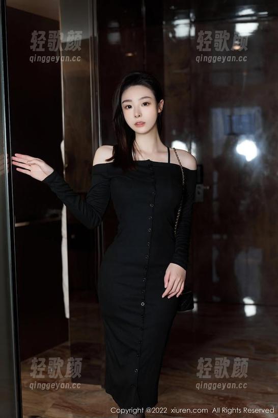 秀人网 - 这就是标准的职场制服，周慕汐fairy在线原图，既正式又想偷个懒的那种感觉。