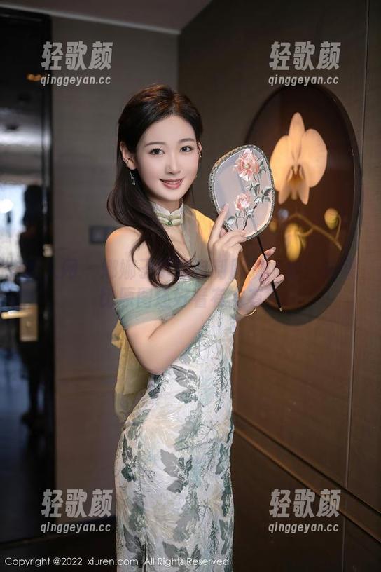 秀人网 - 娜娜子呀的自制服装试穿：结果比原图还好看有木有？