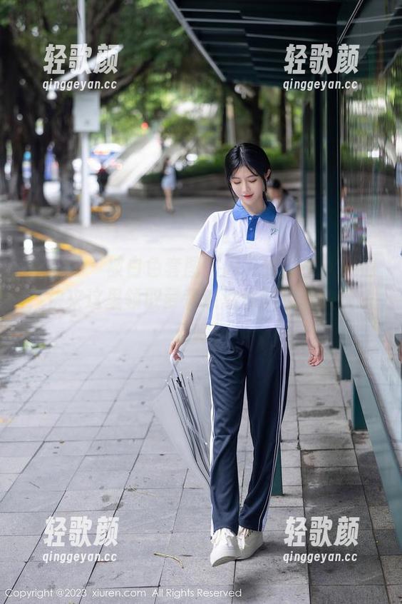 秀人网 - 被白色套图“闪”到的小伙伴们，快来这里领取萝莉悠悠酱的免单快快乐乐吧！