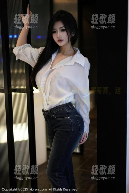 秀人网 - 厉害了，谢小蒽的校服写真，这种图片想不下载都难。