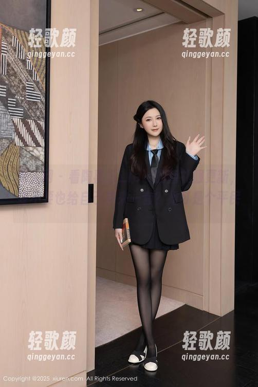 秀人网 - 看陶喜乐_lele的新礼服更新，要不要也给自己先来一套？姐可是个平民。
