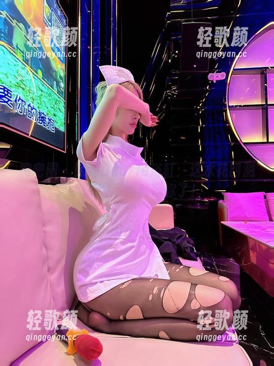 微密圈 - 脸红Dearie浴缸：这水花四溅，美图下载就等你了！