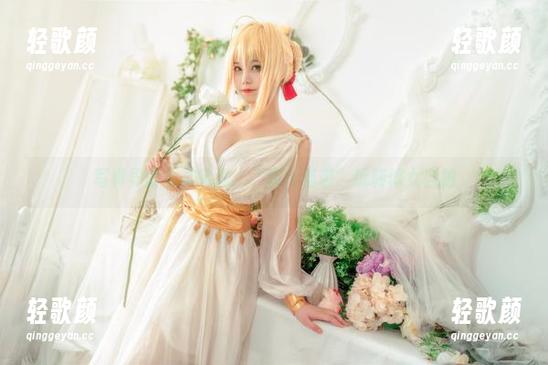 写真界的另类风尚：“蜜汁猫裘”玩转修女自拍