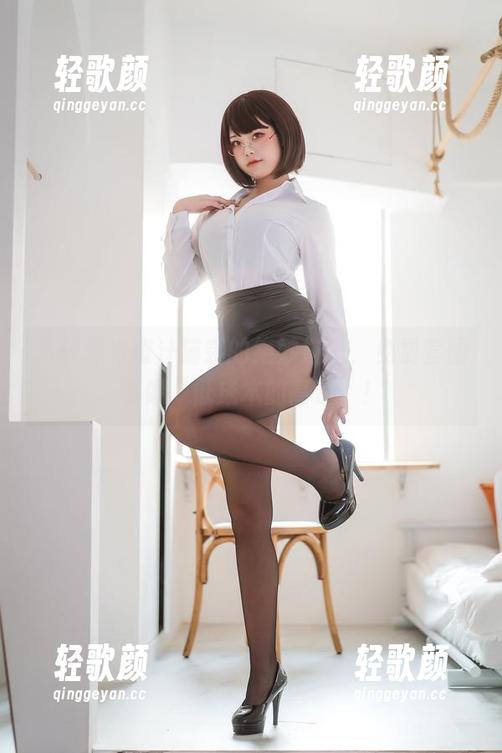 高跟鞋与蜜汁猫裘的绝妙搭配，免费套图就像‘低成本的高贵’！