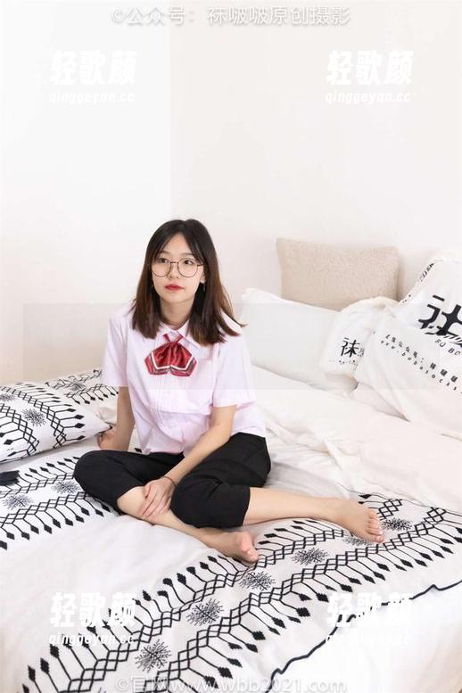 袜啵啵 - 小甜豆的裸足里藏着什么？最新的分享让我流连忘返。