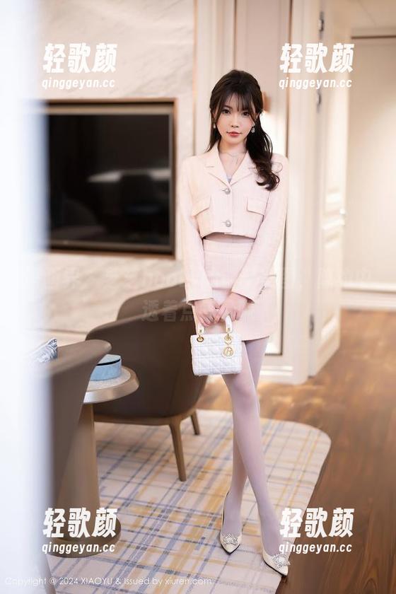 语画界 - 芝芝booty的镂空美图，隐约中透着点气氛呢