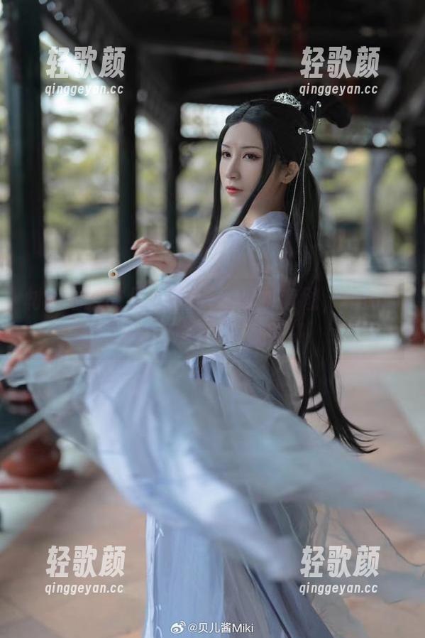 材质细腻的贝儿酱Miki丝袜套图，稍微撇个旁边真不好意思
