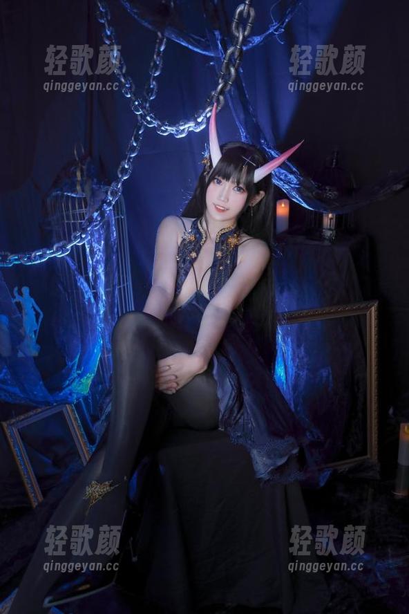 里见年一的最新作品有点儿疯狂，修女的那种“我不该这样”真让人停下脚步。