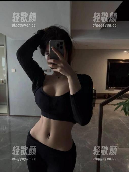 微密圈 - 她是金希儿，最新的肉丝中，原图展示得有点悸动，动作很微妙呢。