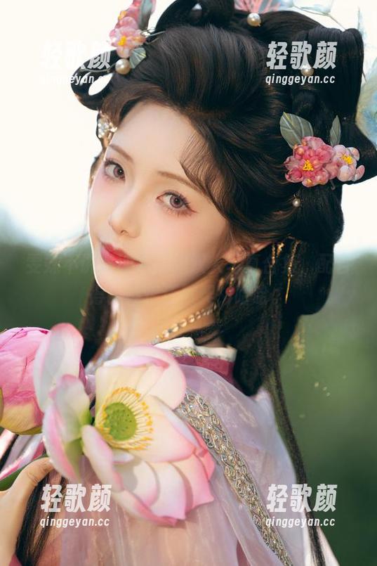 雯妹不讲道理和她的双人写真合集，配合得比情侣还默契，哈哈。