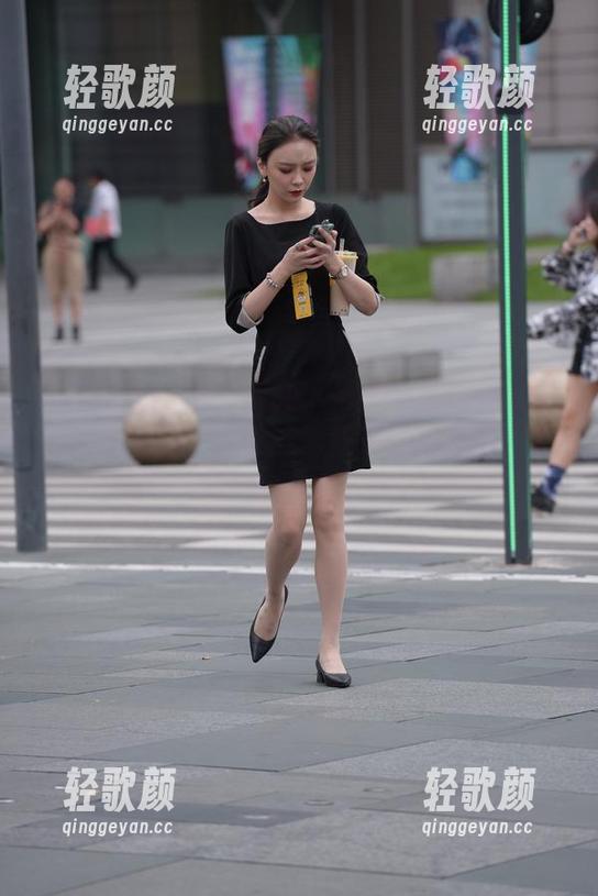 魔镜街拍 - 图片更新：当你以为寒风会让人瑟瑟发抖，婷婷的肉丝却让人直呼“真绝！”