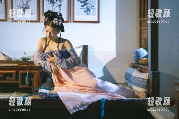 鹿八岁baby最新白裙系列，资源让你眼睛一亮